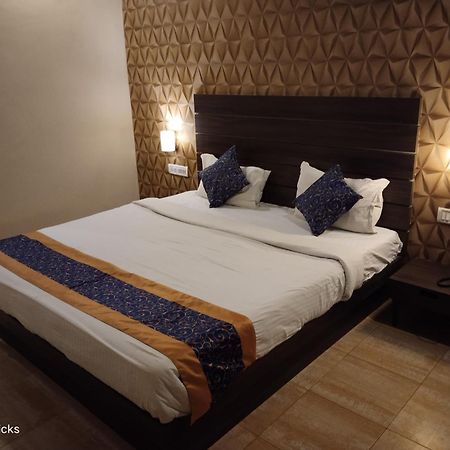 Redfox Hotel- Aminjikarai Chennai Eksteriør bilde